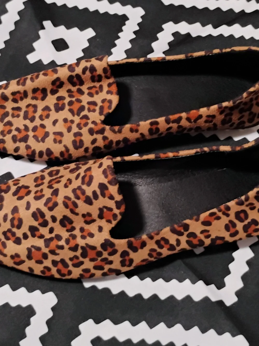 Leopard Print Women's Slip-On Flats - Tan